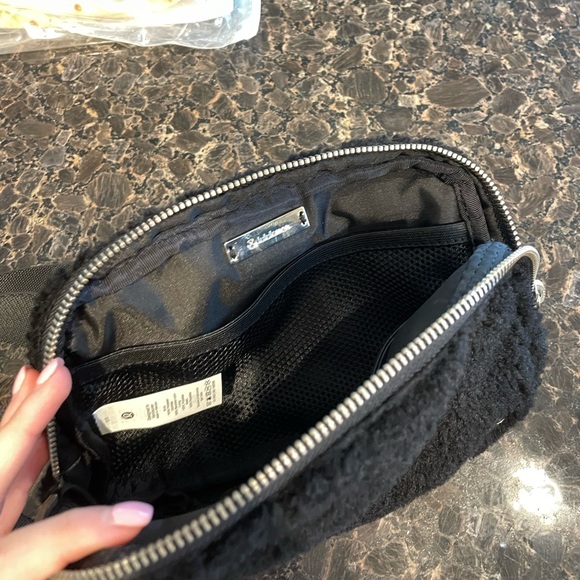 Lululemon everywhere belt bag - Picture 2 of 3